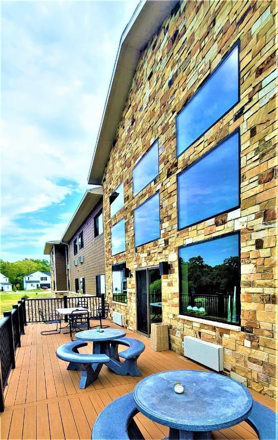 Qube Hotel - Polk City Exterior foto